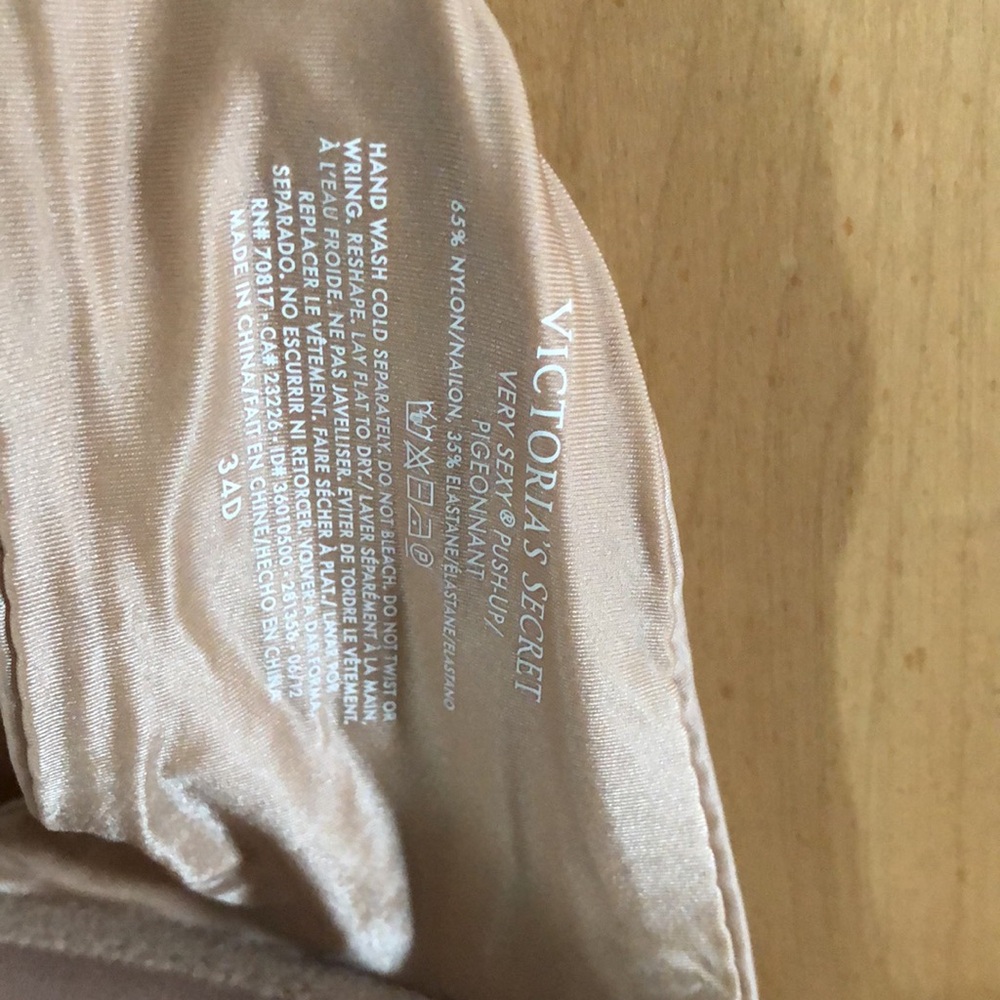 - Victoria Secret very Sexy push up padded Bra 34D - Picture 2 of 2